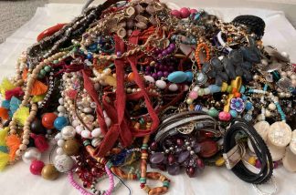 20lbs Bulk Vintage to Now Costume Wearable Women Jewelry Necklace Earrings & etc